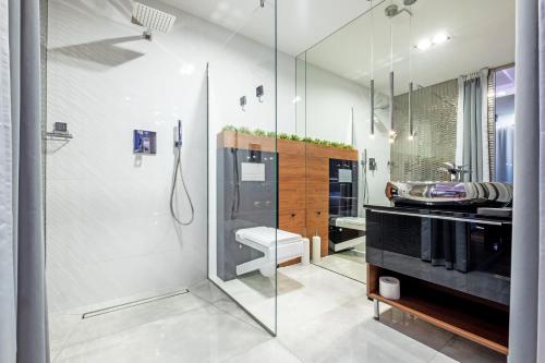 Vonios kambarys apgyvendinimo įstaigoje VoQue Apartments