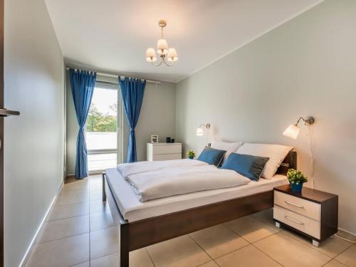 Posteľ alebo postele v izbe v ubytovaní VacationClub - Aquarius Apartament 93