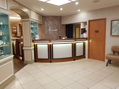 Hotel Champerret Elysees tesisinde lobi veya resepsiyon alanı