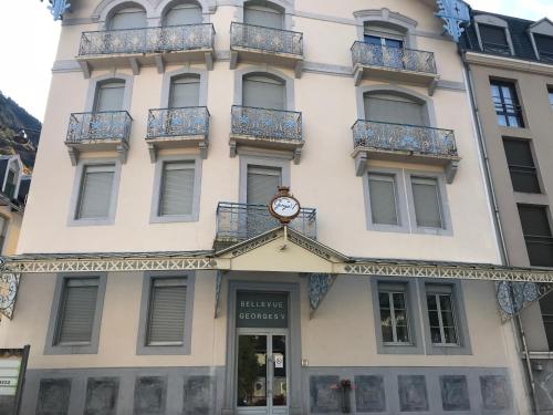 a building with a clock on the front of it at T2 + alcove 4 pers au pied du télécabine avec parking couvert in Cauterets