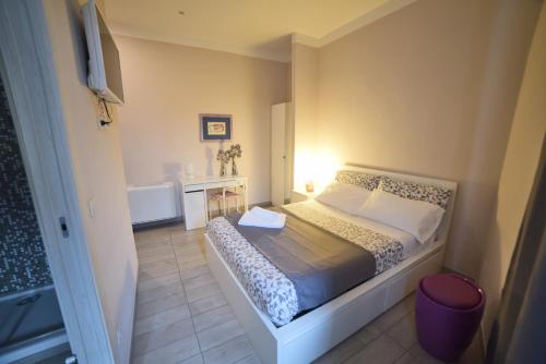 a small bedroom with a bed and a desk at B&B Lamezia Terme in Lamezia Terme