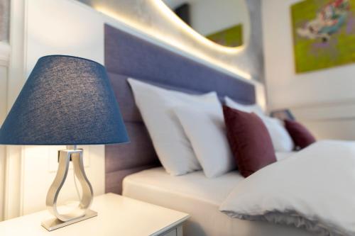 Postel nebo postele na pokoji v ubytování Public House Hotel