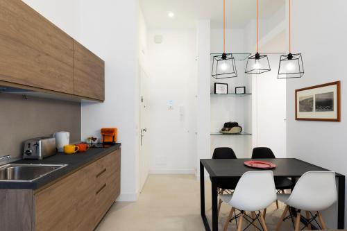 Ett kök eller pentry på Acate81 Lifestyle Apartment