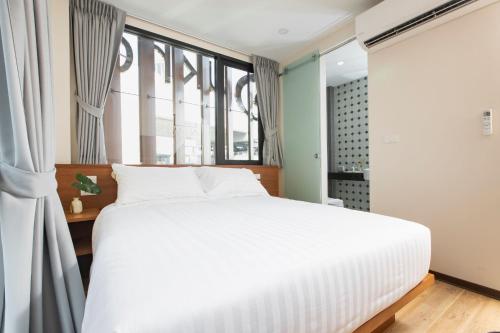 Una cama o camas en una habitación de Sukhon Hotel - SHA Plus