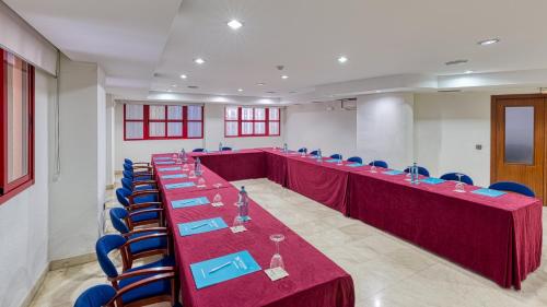 Οι επιχειρηματικές εγκαταστάσεις ή/και οι αίθουσες συνεδριάσεων στο Senator Huelva