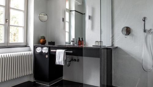 Bilik mandi di Hotel Gerbermühle