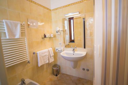 Kylpyhuone majoituspaikassa Hotel Soleluna