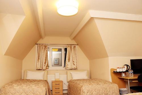 Foto de la galería de Gatwick Inn Hotel - For A Peaceful Overnight Stay en Horley
