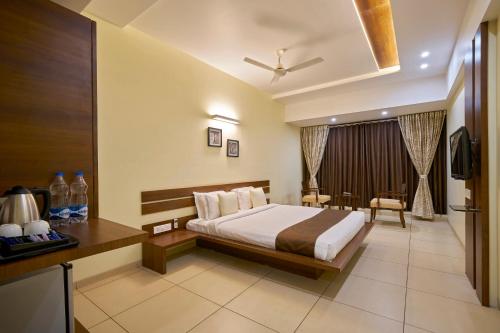Gallery image of Hotel 3 Leaves in Kolhapur
