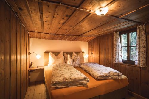 Un pat sau paturi într-o cameră la Gabis kleine Spezerey