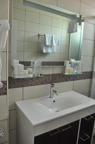 Un baño de Garni Hotel 018 In