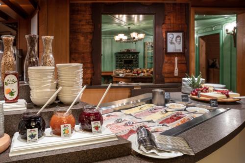 a counter with plates and other dishes on a counter top at Frieden DAS Alpine Panorama Hotel in Pill