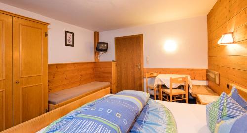 a small room with a bed and a table at Haus Ria in Sölden