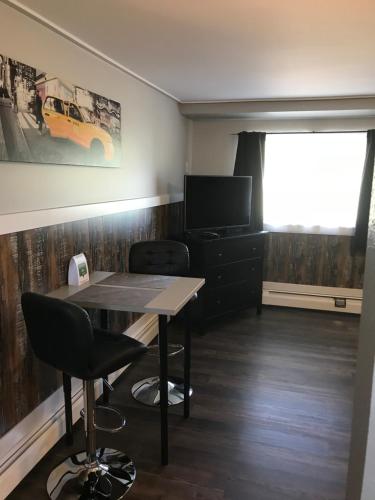 Μια τηλεόραση ή/και κέντρο ψυχαγωγίας στο 94 Motel & RV Park