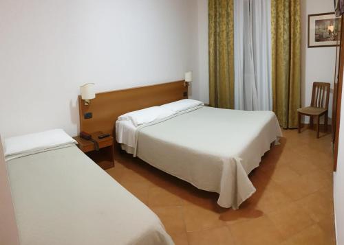 A bed or beds in a room at Grand Hotel Pavone