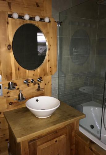 Bilik mandi di Gîte Bella Vita
