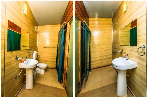 duas fotos de uma casa de banho com dois lavatórios e um WC em Zulu Land cottages - near Curlies beach shack and shiva valley - Anjuna beach em Anjuna