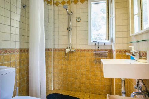 a bathroom with a shower and a sink at Gialos I in Mikros Gialos