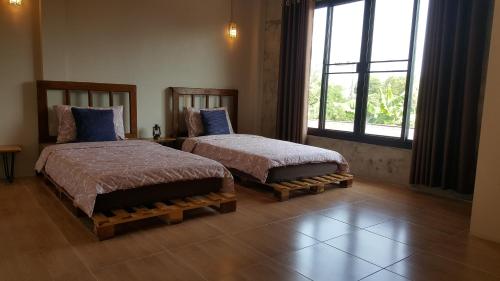 Ένα ή περισσότερα κρεβάτια σε δωμάτιο στο Baan Canalee (บ้านคานาลี)