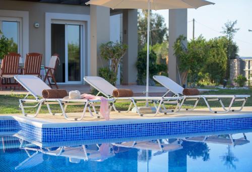 Evergreen Seaside Villa with private pool