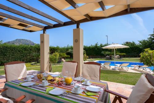 Evergreen Seaside Villa with private pool