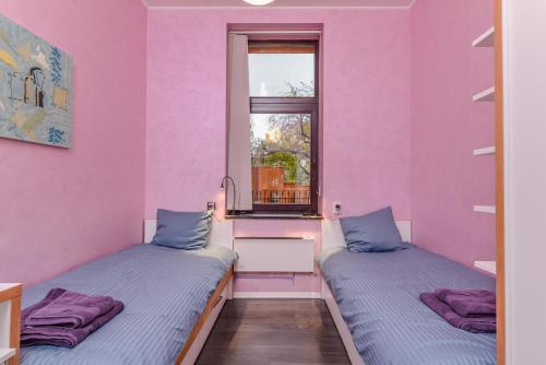 Een bed of bedden in een kamer bij Champs-Élysées Sofia | 2-BDR, 2-BTHR Tsar Simeon Suite