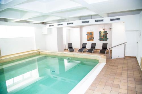 Wellness Hotel Centralの敷地内または近くにあるプール