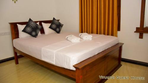 Postel nebo postele na pokoji v ubytování Vihangi Guesthouse