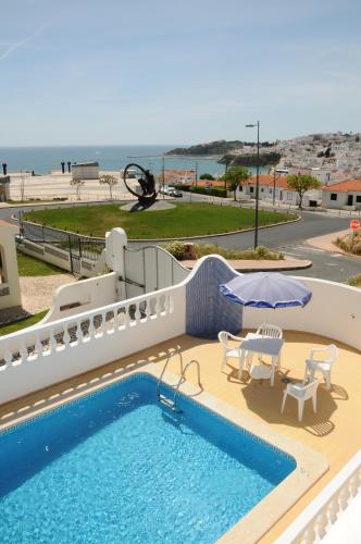 Piscina de la sau aproape de Vila Mar Central