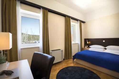 Posteľ alebo postele v izbe v ubytovaní Apartment ACI Marina CRES