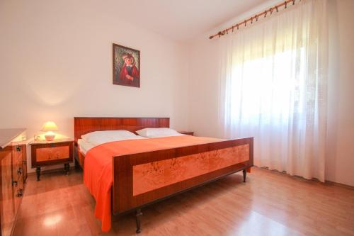 Alenka Orange