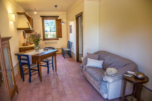 a living room with a couch and a table at Vocabolo Monache in Ponte Pattoli