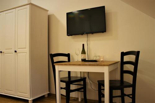 Μια τηλεόραση ή/και κέντρο ψυχαγωγίας στο Penzion a restaurace U ŘEKY