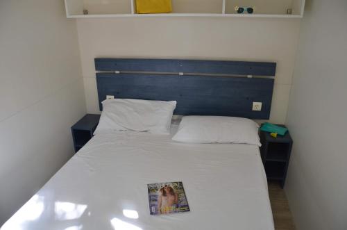Krevet ili kreveti u jedinici u okviru objekta Happy Camp mobile homes in Castello Camping & Summer Resort