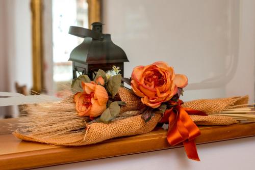 a vase filled with flowers on top of a counter at Albergo Alla Rosa in Canazei