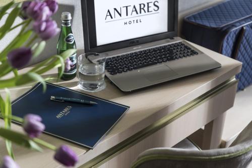 Zaplecze biznesowe lub konferencyjne w obiekcie Antares Hotel