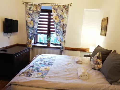 Letto o letti in una camera di Dworek Krasickiego
