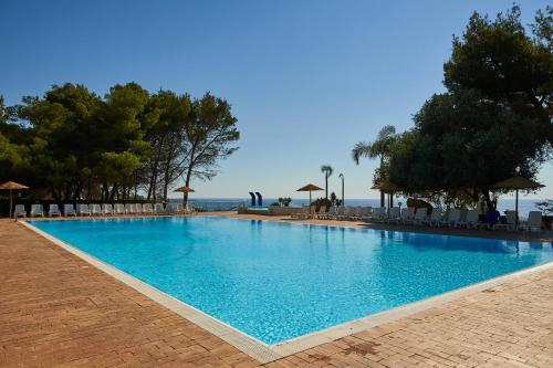 The swimming pool at or close to Villaggio L'Oasi