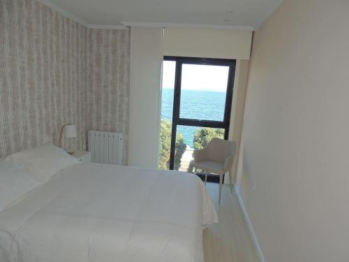 Afbeelding uit fotogalerij van Apartamento romántico con el mar a tus pies in Ribeira