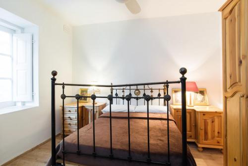 a bedroom with a bed and a desk at Merkanti Apartments in Valletta