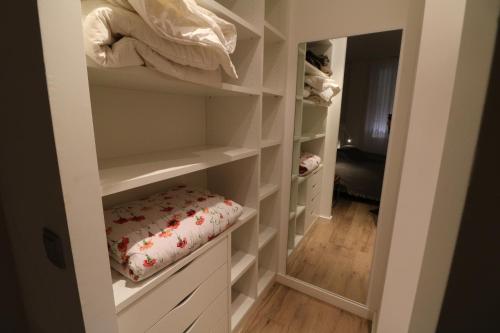 Luxury, central 3 bedroom, 3 bathrooms 5 mins from the Palais 410