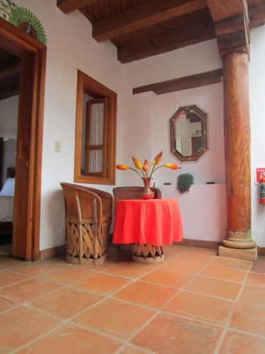 a room with a table with a vase on it at Hotel Estancia de la Era B&B in Pátzcuaro