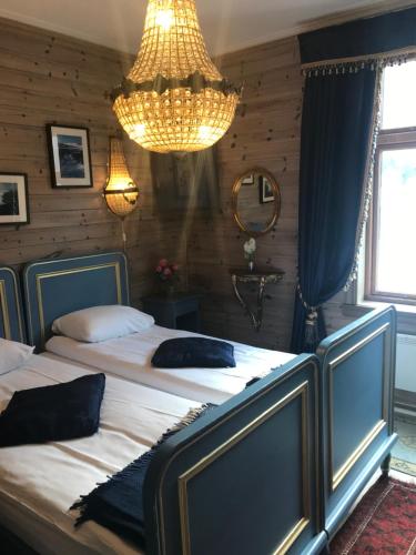 Un pat sau paturi într-o cameră la Eidfjord Gjestgiveri