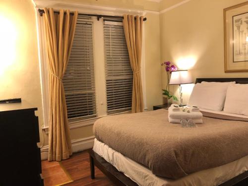 Katil atau katil-katil dalam bilik di Luz Hotel