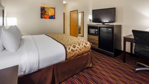 Katil atau katil-katil dalam bilik di Best Western B R Guest