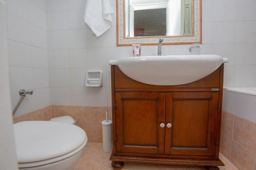 Irida Holiday Home