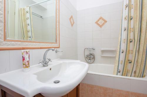 Irida Holiday Home photo 3