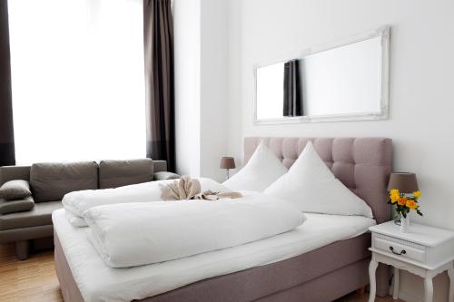 SC 02 by ROCKCHAIR Apartments l SUPERHOST Status l 4 Bedrooms Boxspringbeds 2 Bathrooms Balcony Elevator - Cozy Family & Business Flair welcomes you! photo 9