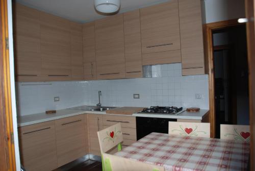 Кухня или кухненски бокс в Appartamento SPAZZACA'