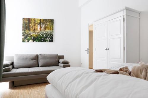 SC 02 by ROCKCHAIR Apartments l SUPERHOST Status l 4 Bedrooms Boxspringbeds 2 Bathrooms Balcony Elevator - Cozy Family & Business Flair welcomes you! photo 7